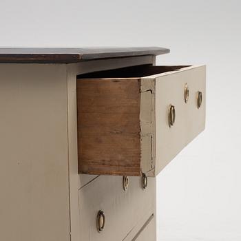 A chest of drawers, late 19th century.