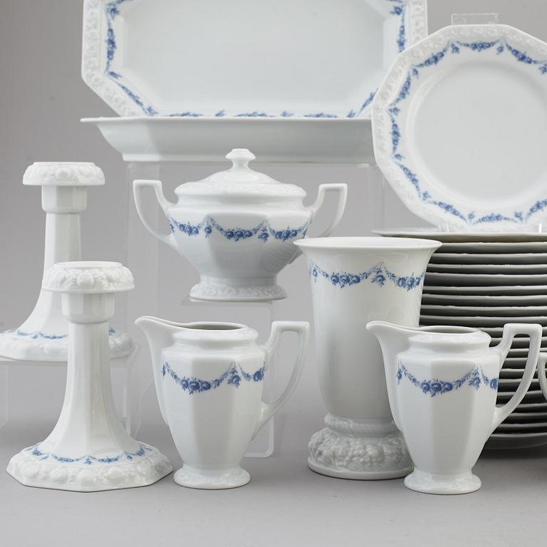 A Rosenthal 'Maria' porcelaine service (53 pc).