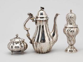 PARTI SILVERFÖREMÅL, 3 delar, bla Christian Hammer, 1800-1900-tal. Tot ca 720 gram.