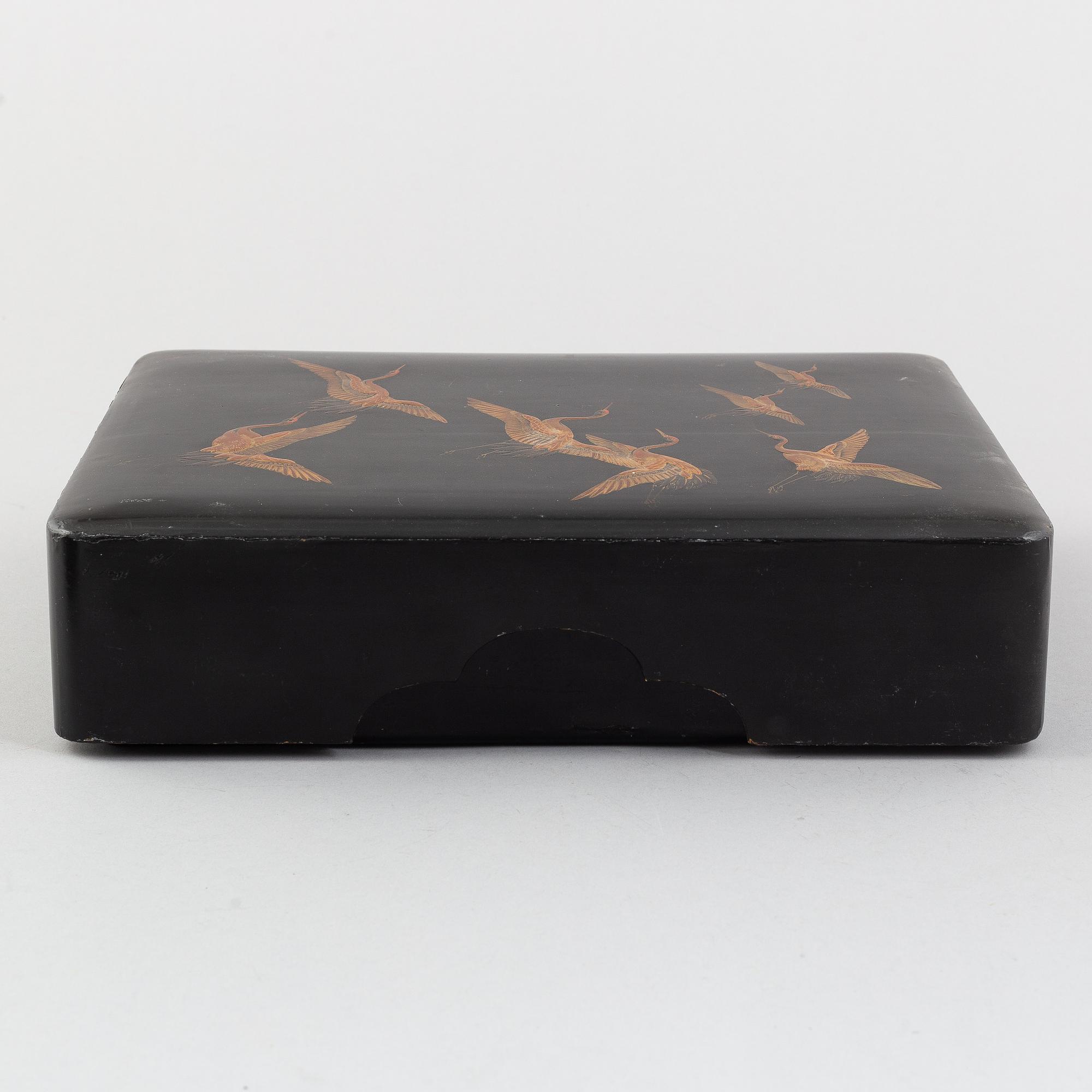 Two Japenese lacquer boxes, Meiji (1868-1912).