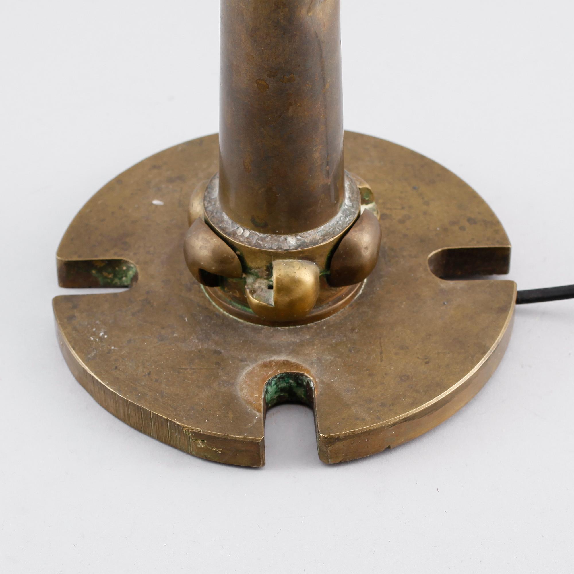 BORDSLAMPA, mässing, 1900-talets första hälft.