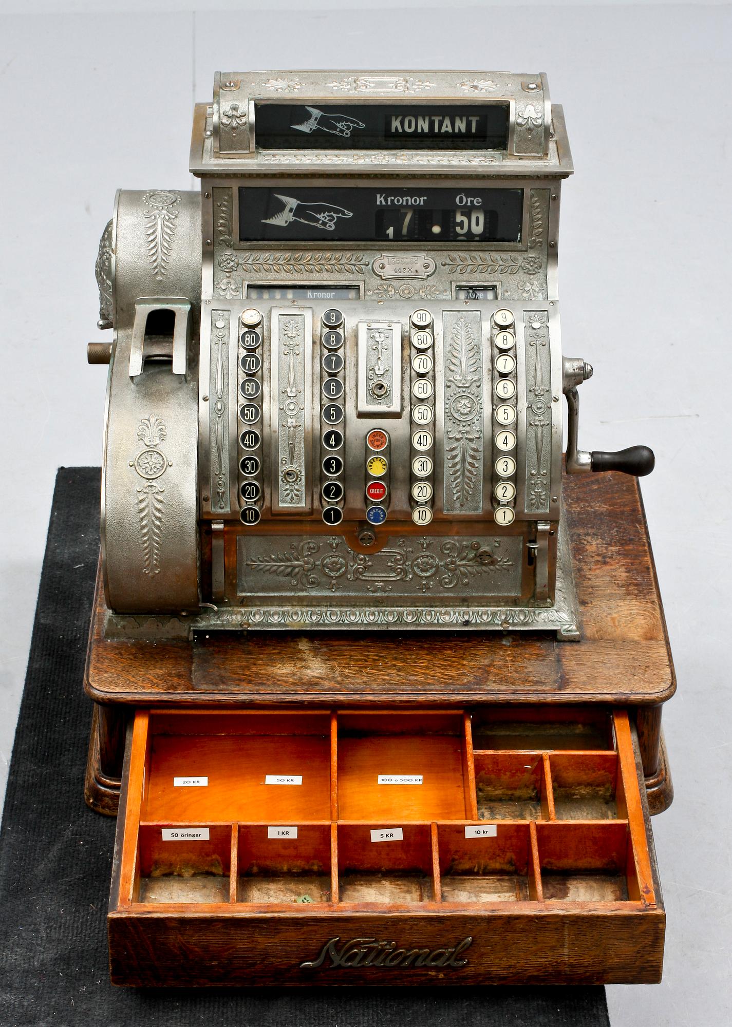 KASSAAPPARAT, National, 1900-talets början.