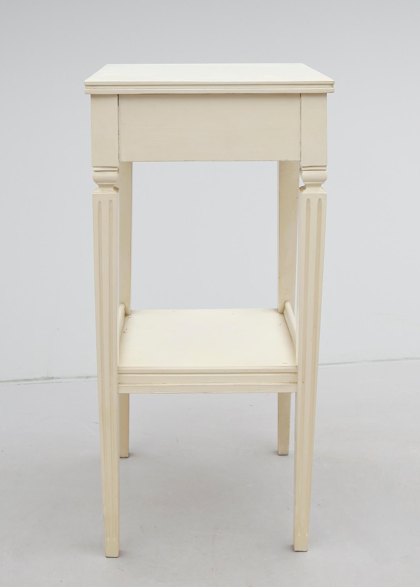 SÄNGBORD, gustaviansk stil, 1900-talets första hälft.