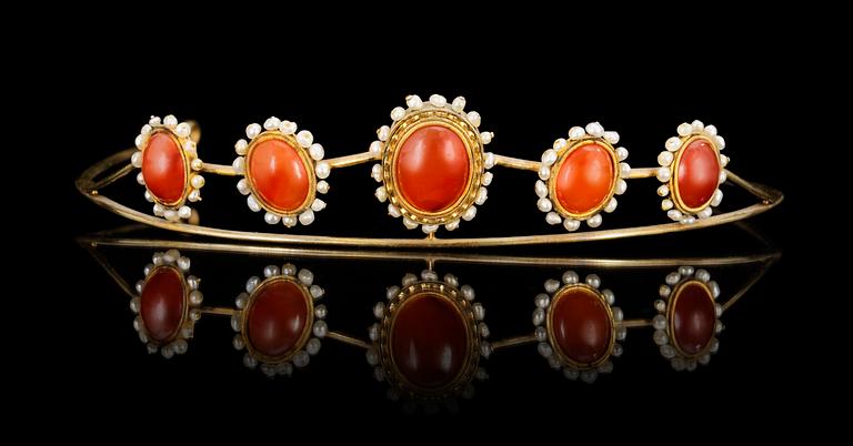 Tiara silver and gold pearls and cornelians.
Early 19th cent.