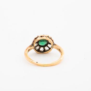 RING 14K gold w 1 emerald (probably synthetic) and rose-cut diamonds.