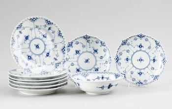 ASSIETTER, 6 st, SKÅL samt TEKOPPSFAT, 2 st, porslin, Royal Copenhagen, Danmark.