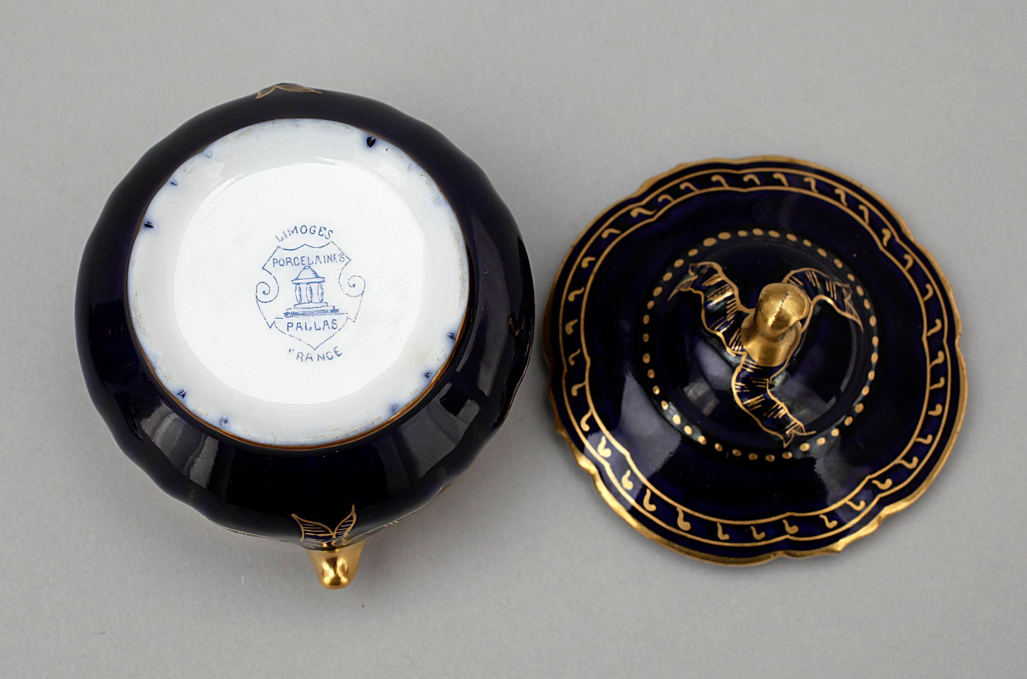 CREMEKOPPAR, 6 st, porslin, Limoges, Frankrike, 1900-tal.