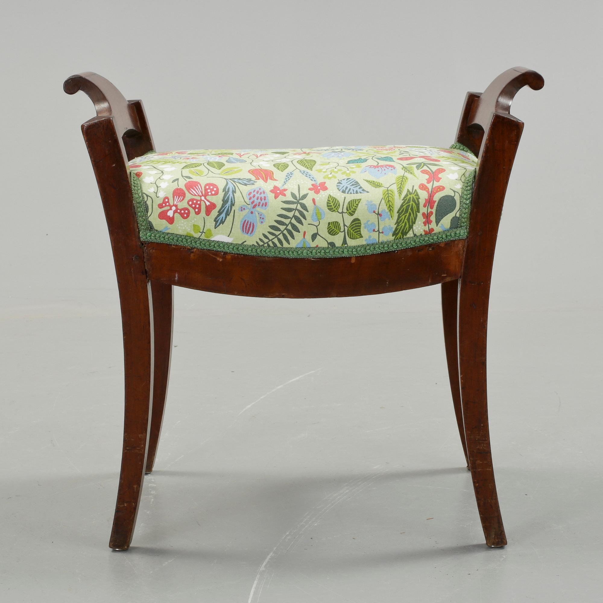 TABURETT, Karl Johan, 1800-talets första hälft.