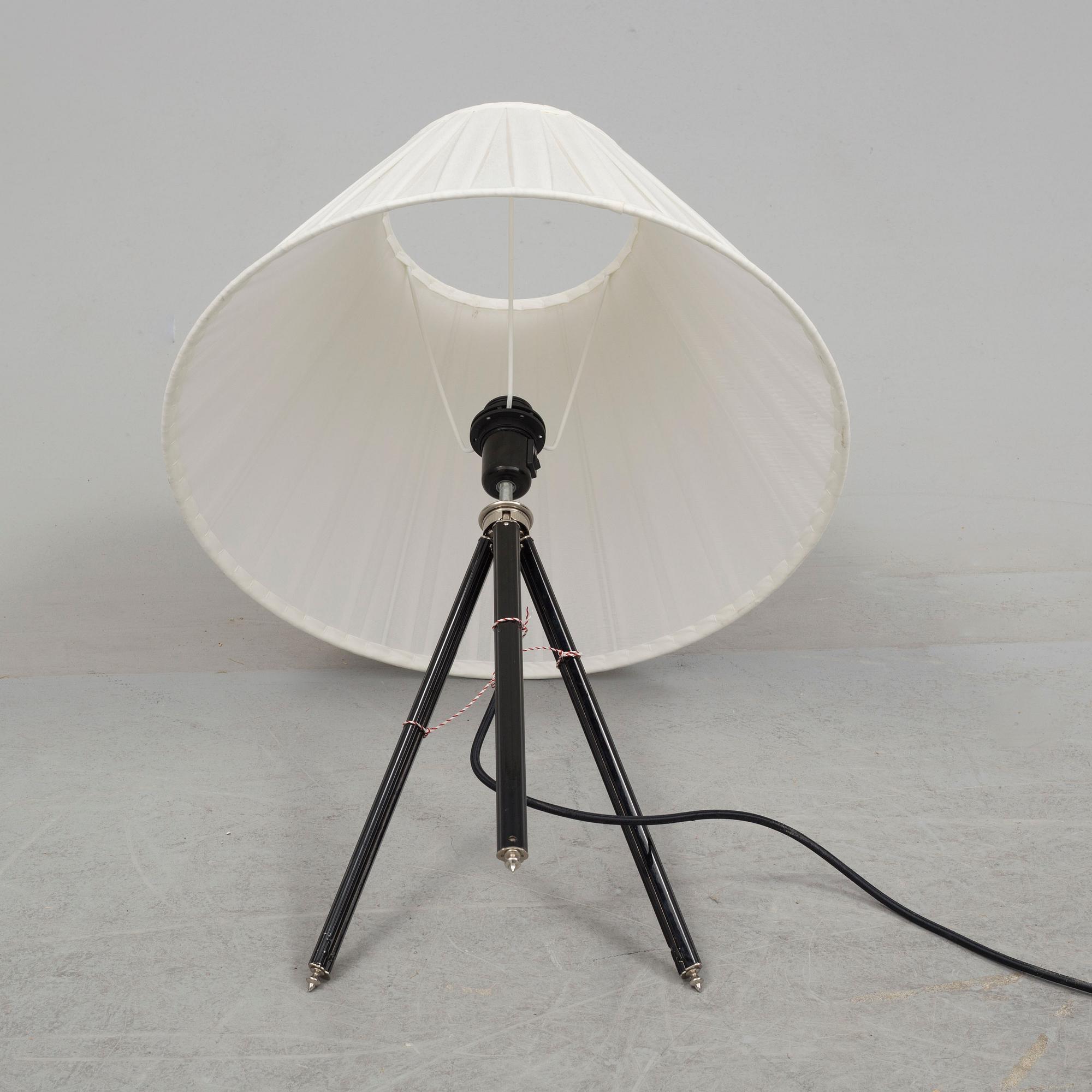 BORDS/GOLVLAMPA, sent 1900-tal.
