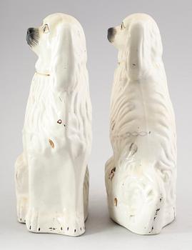 FIGURER, 1 par, porslin, Staffordshire, England, omkring år 1900.