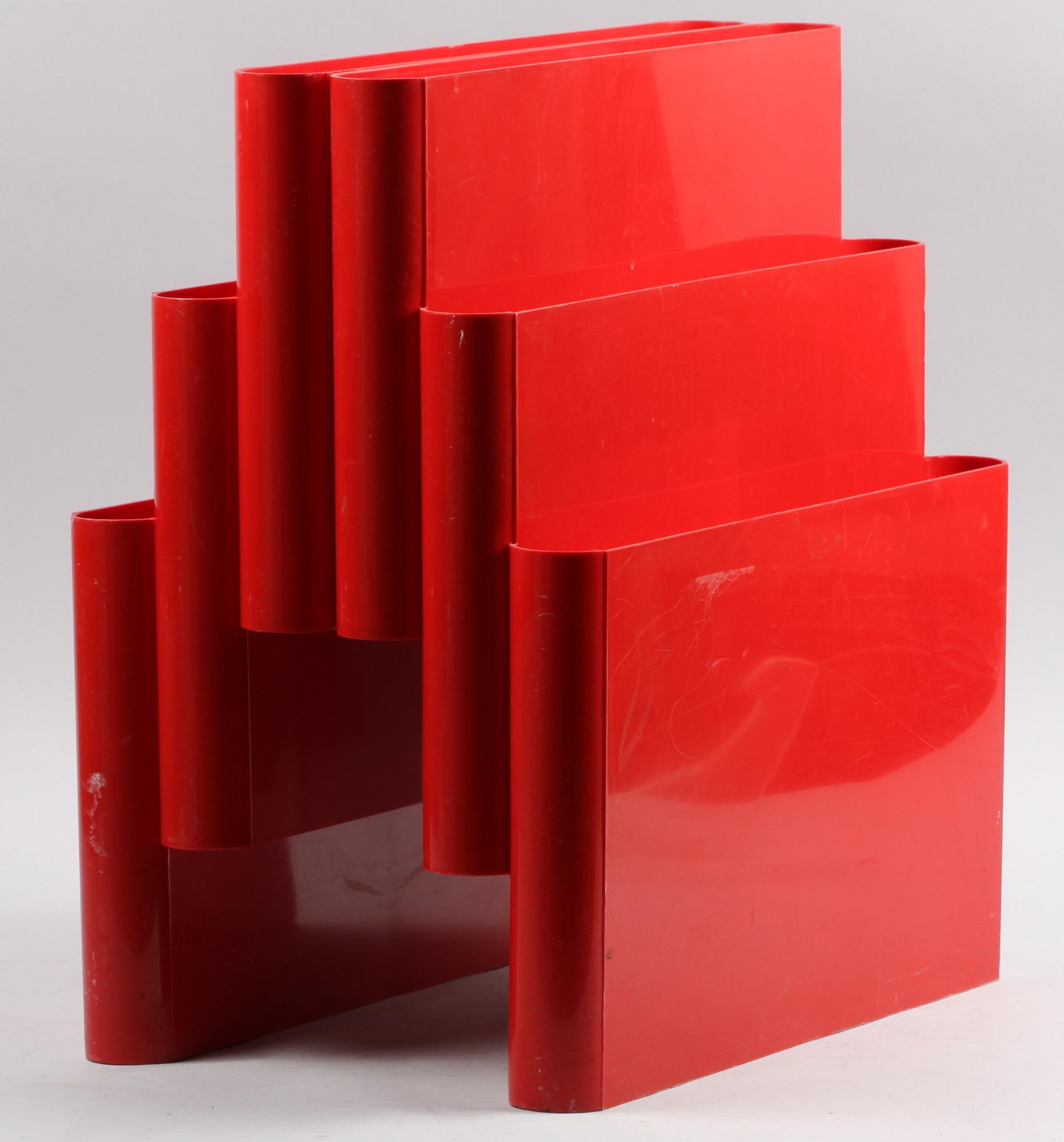 TIDNINGSSTÄLL, plast. Giotto Stoppino, Kartell, Italien.