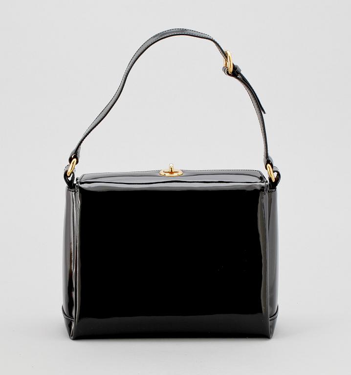 A black lacquer hand/shoulderbag by Gucci.