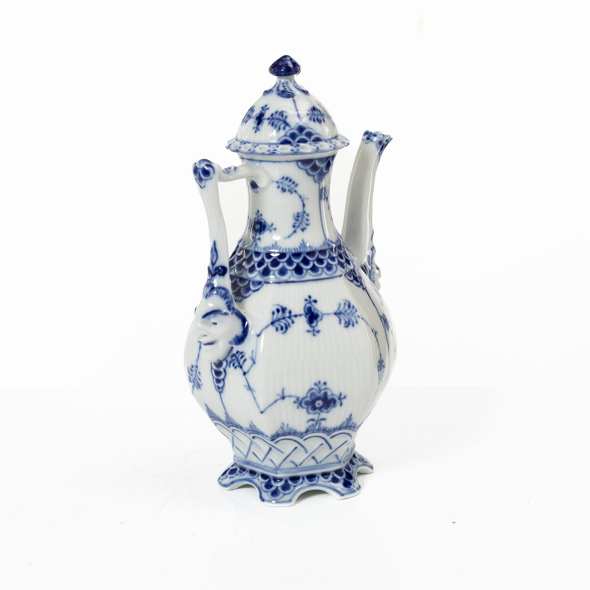 Royal Copenhagen, kaffekanna, porslin, "Musselmalet", helblond.