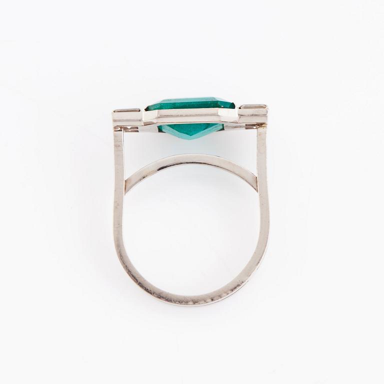 Rey Urban, an 18K white gold ring set with a step-cut emerald, Stockholm 1985.