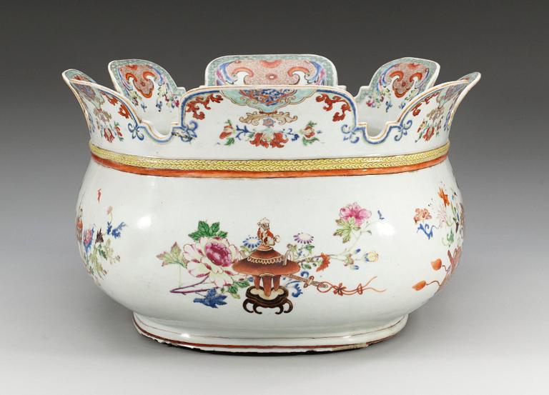 VINKYLARE, kompaniporslin. Qing dynastin, Qianlong (1736-95).