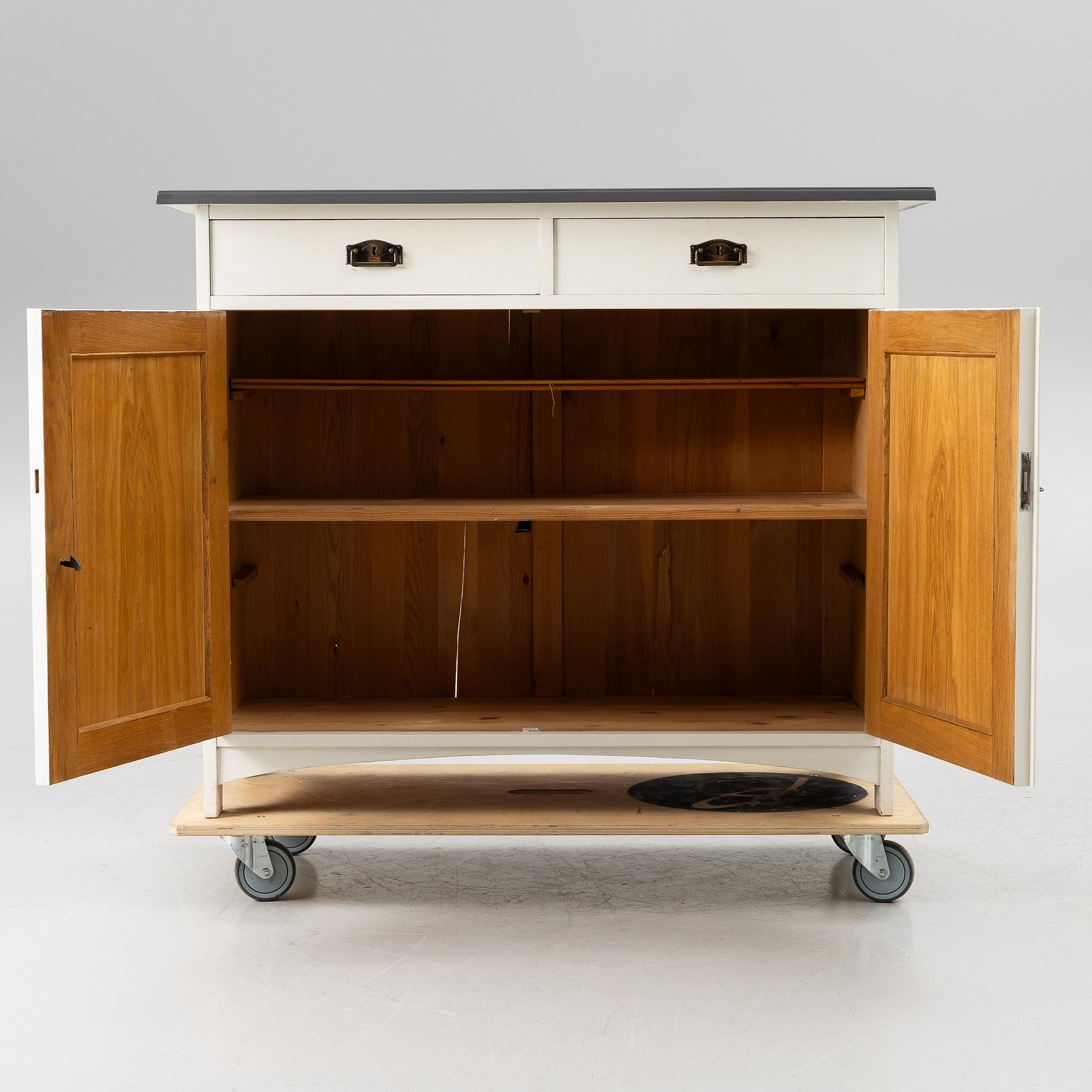 Skänk, tidigt 1900-tal.