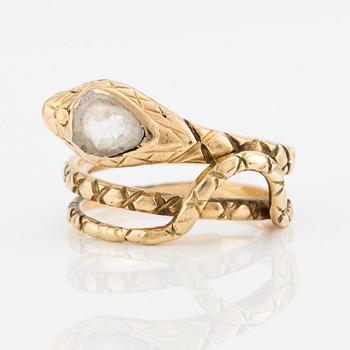Ring in the shape of a serpent, 18K gold and rose-cut diamond.