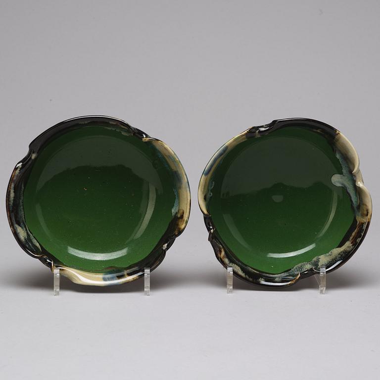 A set of two Japanese censers and two Japanese bowls, 20th Century.