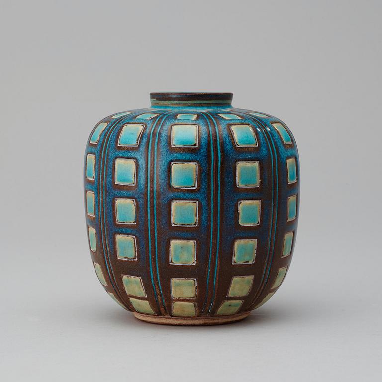 A Wilhelm Kåge 'Farsta' stoneware jar, Gustavsberg Studio 1949.