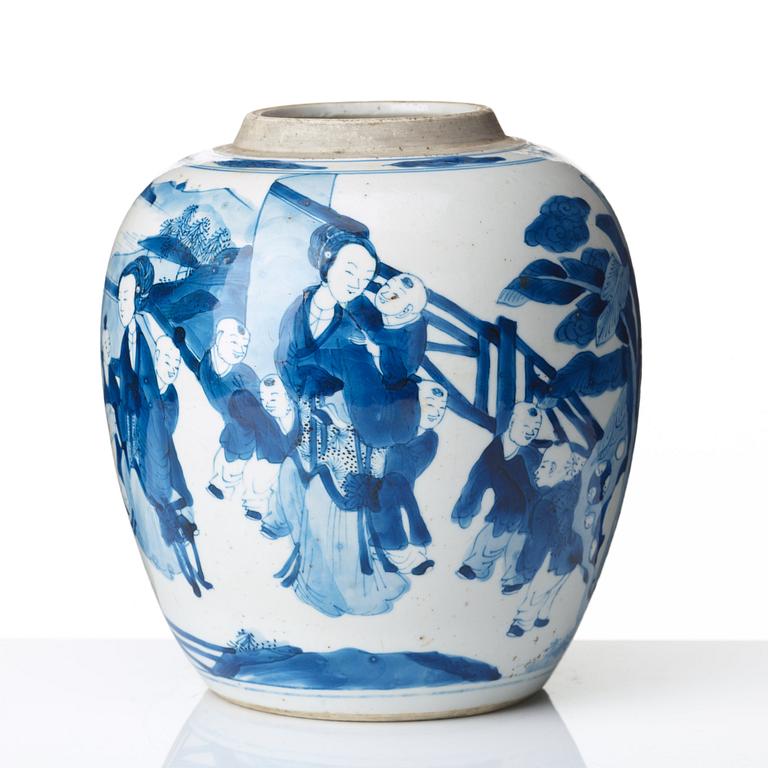 A blue and white jar, Qing dynasty, Kangxi (1662-1722).