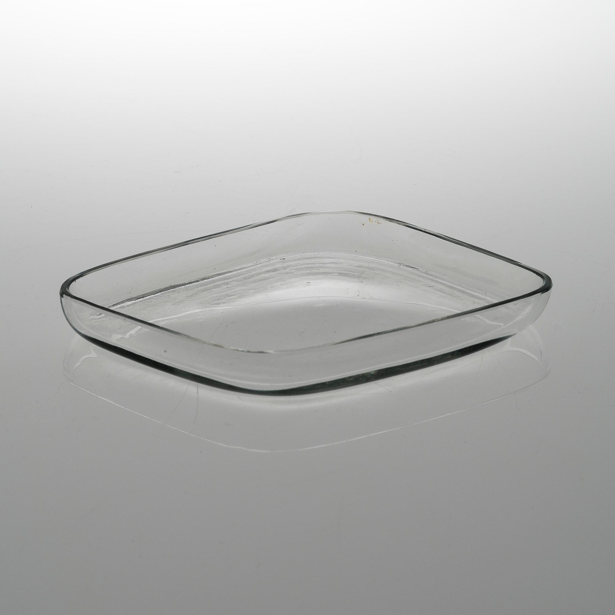 ALVAR AALTO, VATI. Yksi osa neliosaisesta pinottavasta sarjasta. Sign. Alvar Aalto, Iittala -56.