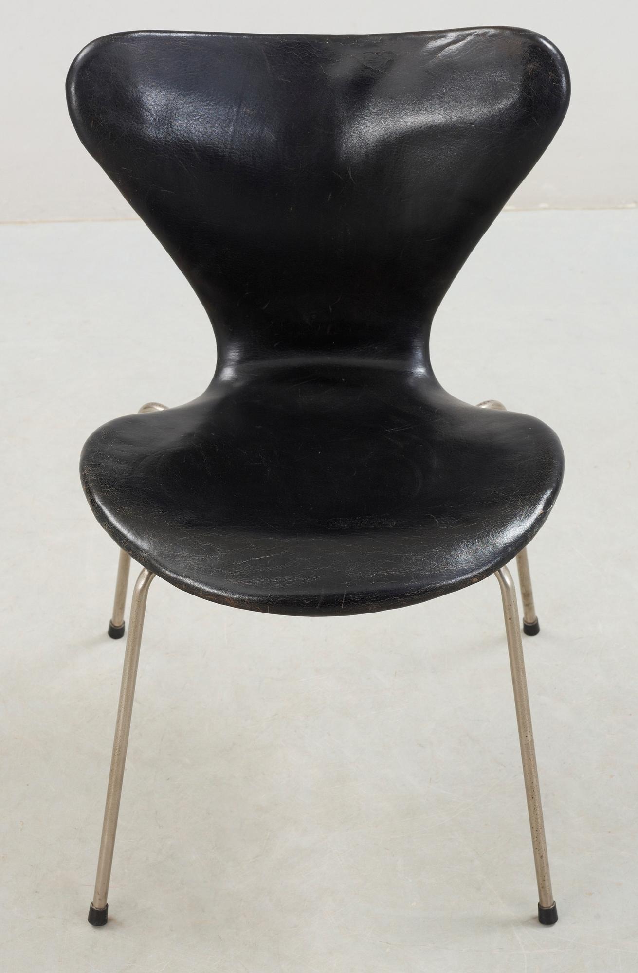 STOL, "Sjuan", Arne Jacobsen, Fritz Hansen, formgiven 1955.