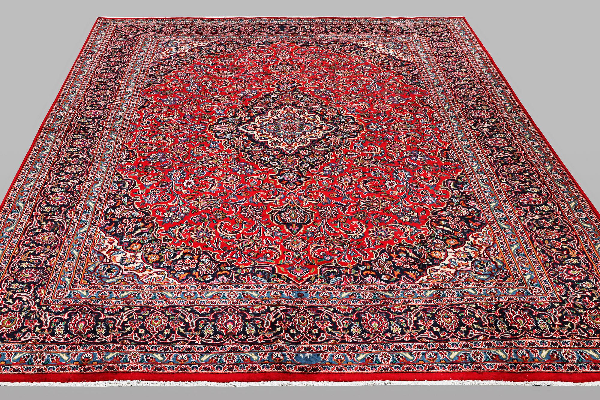 A carpet, Kashan, ca 389 x 300 cm.