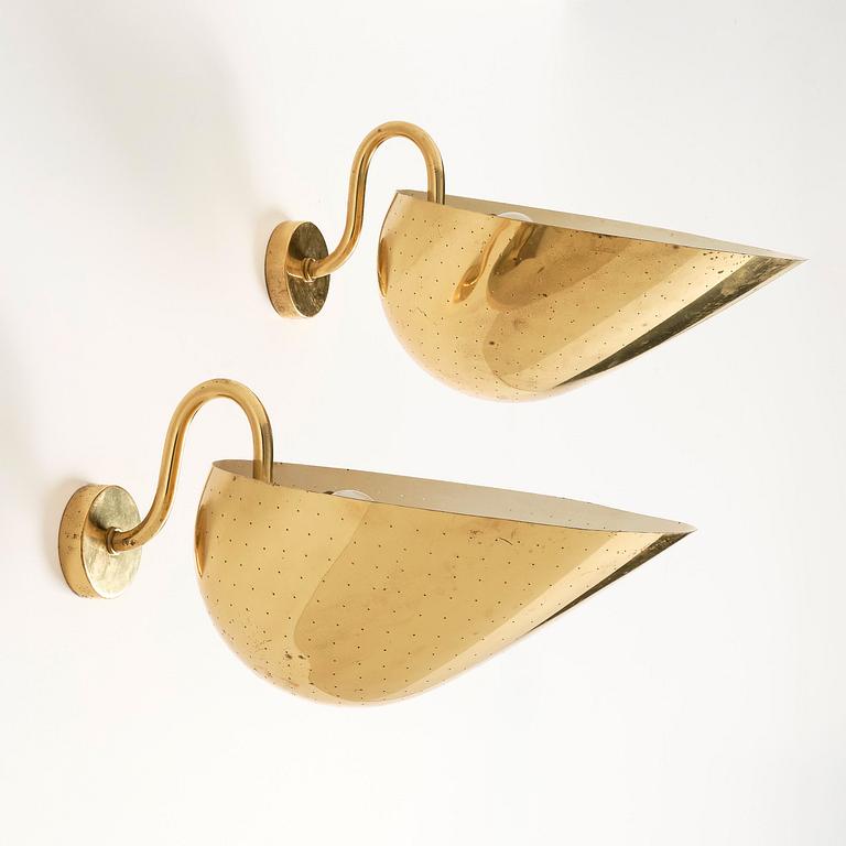 Carl-Axel Acking, vägglampetter, ett par, modell "5019", Bröderna Malmströms Metallvarufabrik, Malmö, 1940-50-tal.