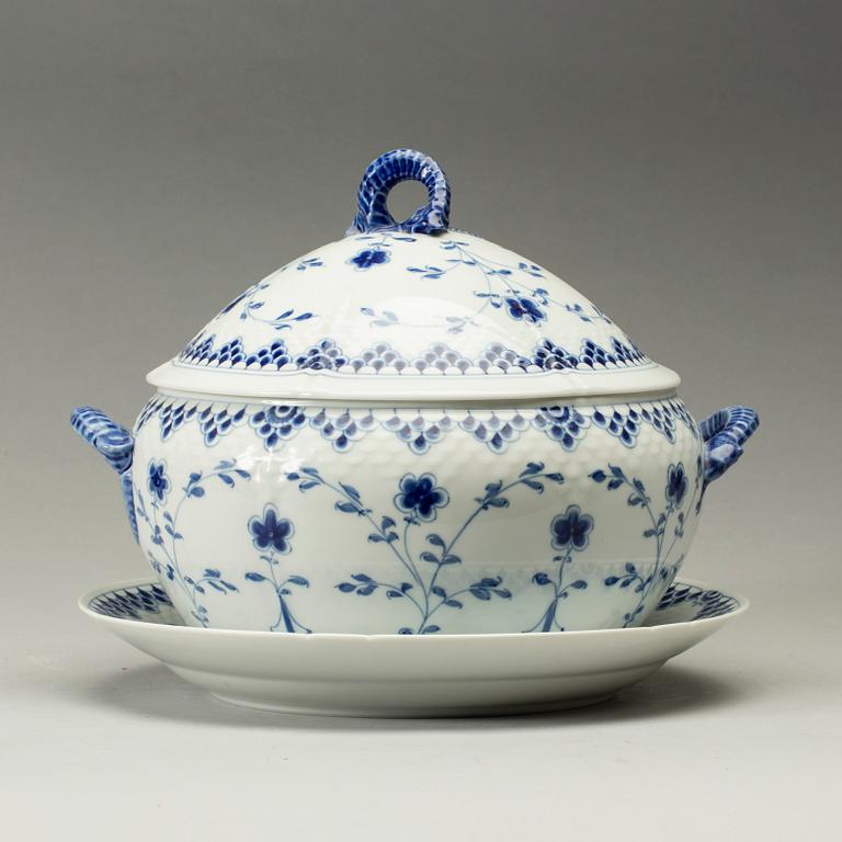 TERRIN, porslin, Musselmalet, Bing & Grøndahl, Danmark, 1900-talets andra hälft.