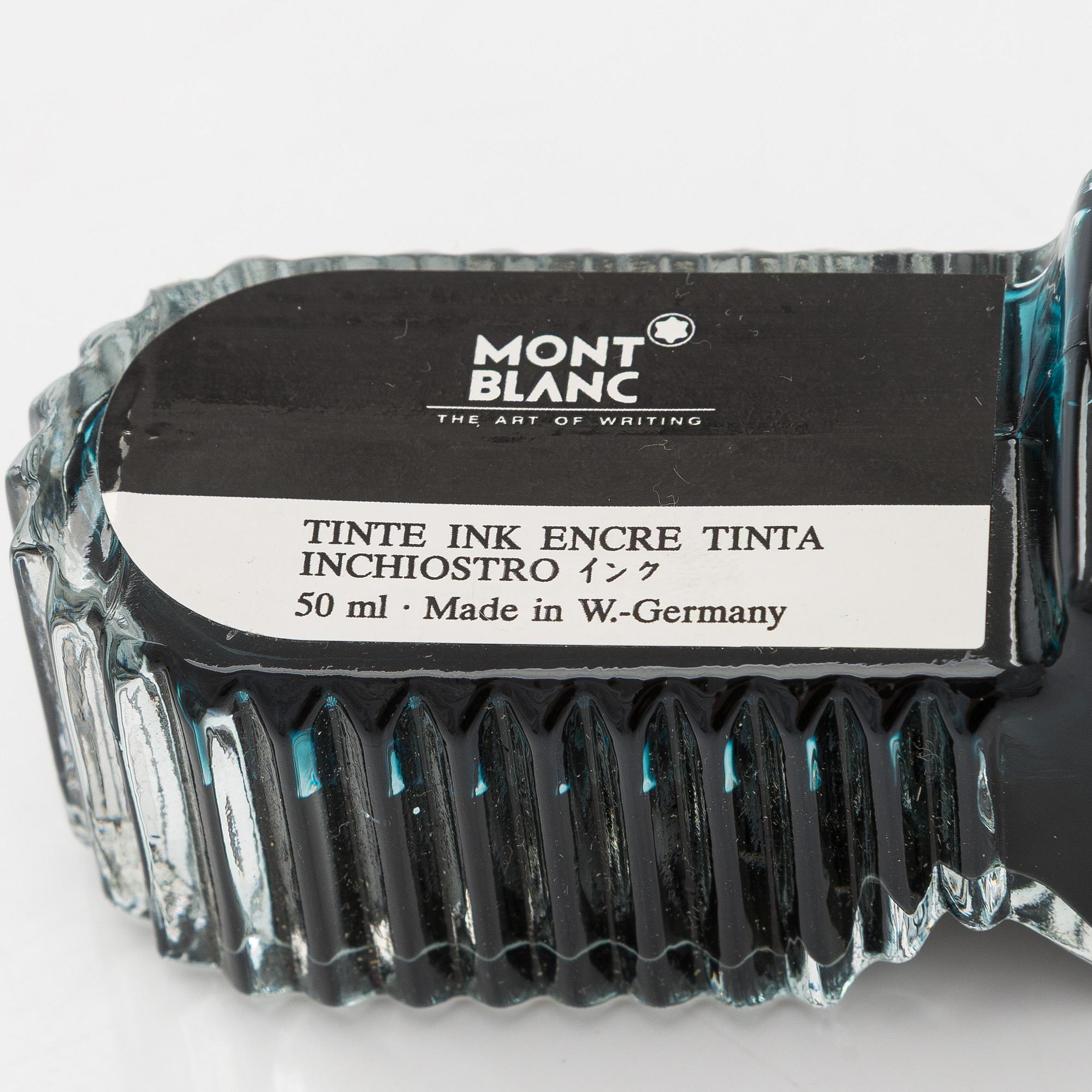 Montblanc, a Meisterstück fountain pen.