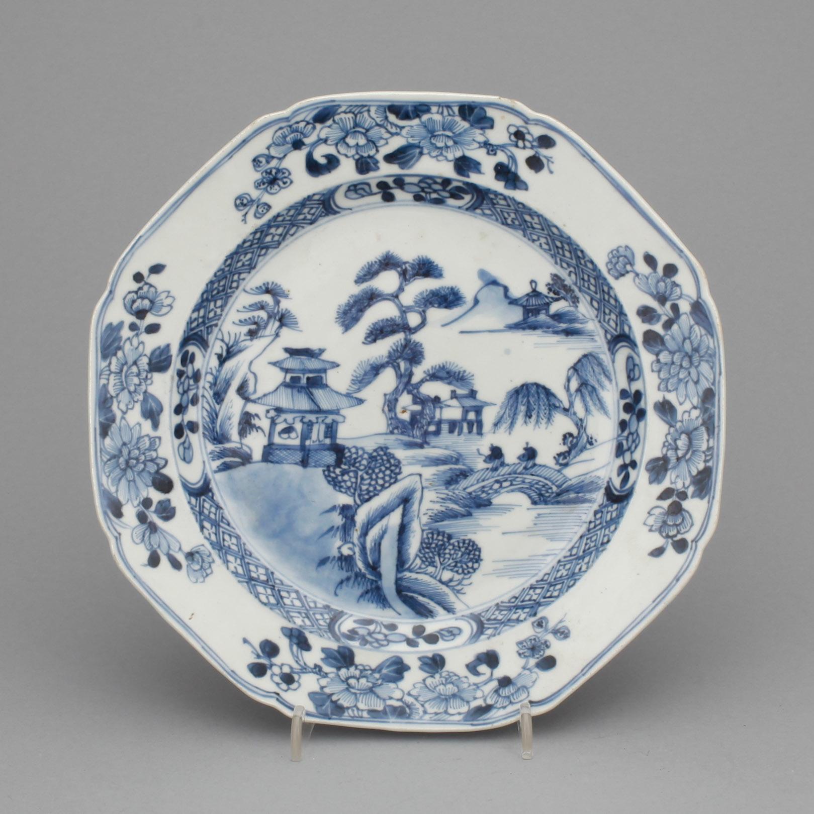 TALLRIKAR, ett par, porslin, Kina, Qianlong, 1700-tal.