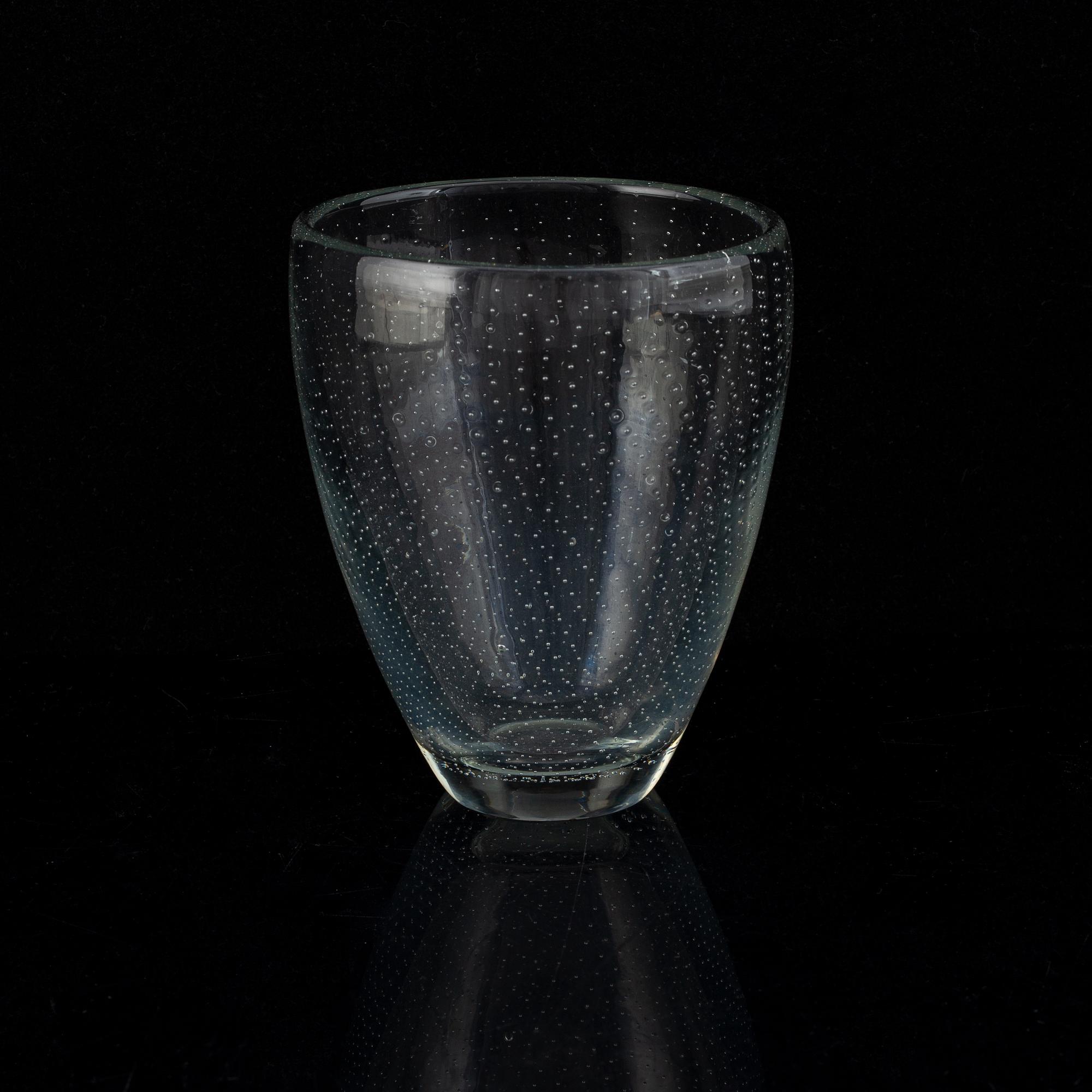 Gunnel Nyman, glass vase,  Nuutajärtvi Notsjö.
