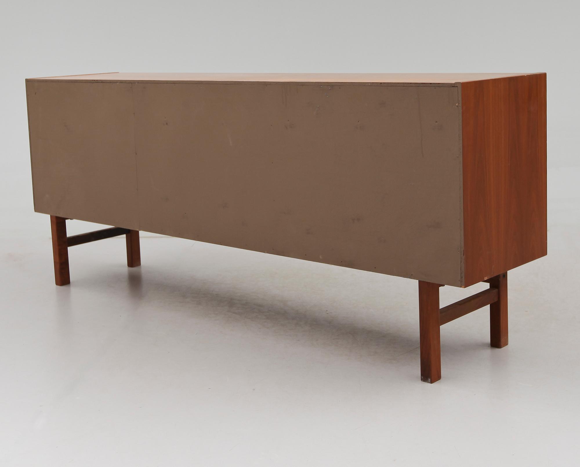 SIDEBOARD, Troeds, 1900-talets andra hälft.