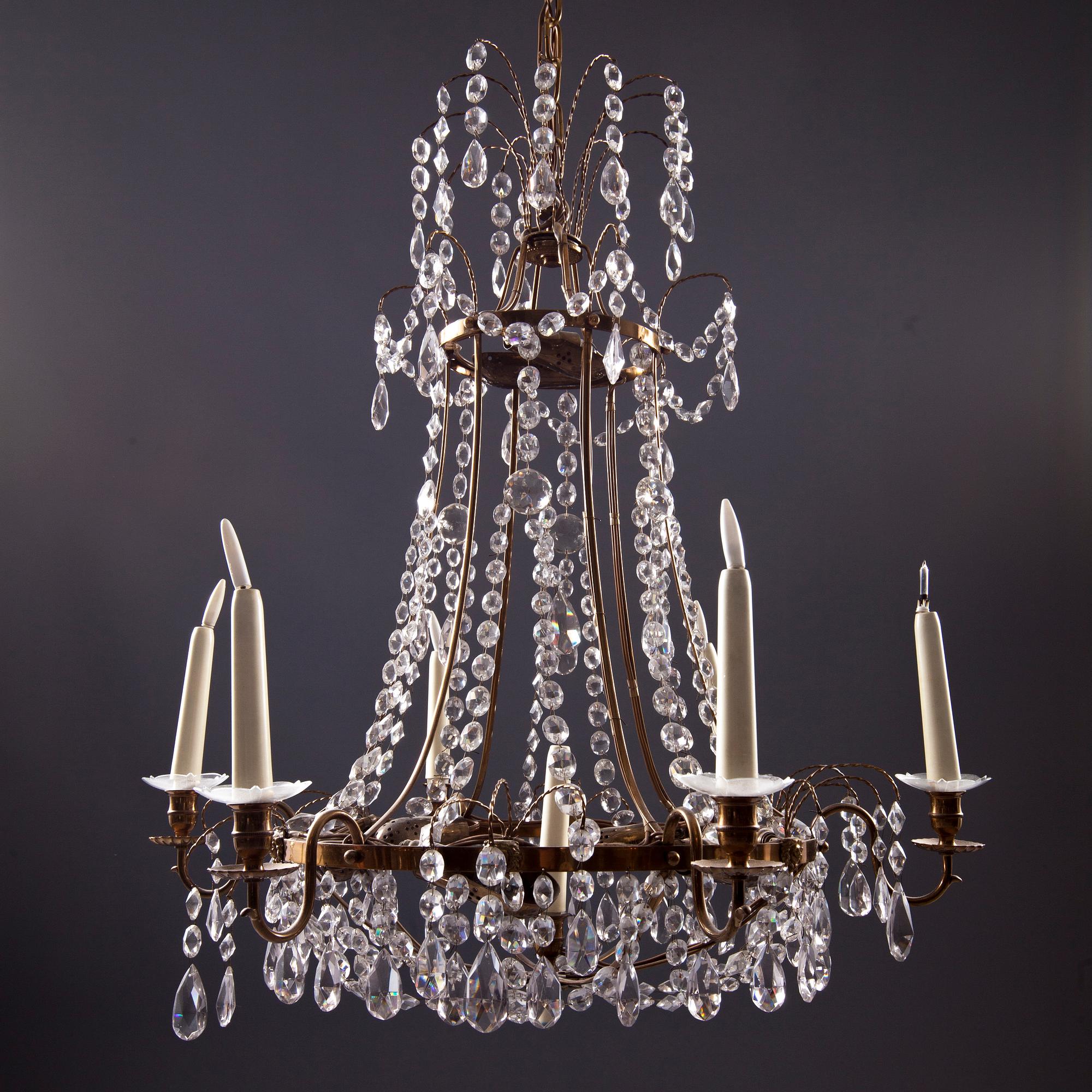 TAKKRONA, sengustaviansk stil, sekelskiftet 1800/1900. Höjd 65 cm.