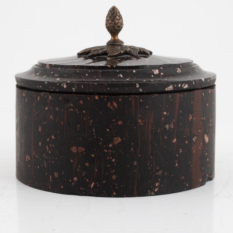 Smörask med lock, Älvdalen, 1800-talets första hälft, Empire.