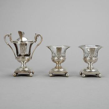 SALTKAR, 1 par samt SENAPSKAR, silver, Vieillard, Frankrike, 1800-talets första hälft.