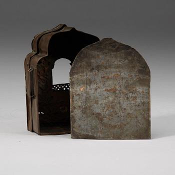 LITET RESEALTARE, kopparlegering med försilvrade detaljer. Tibet, 1800-tal.