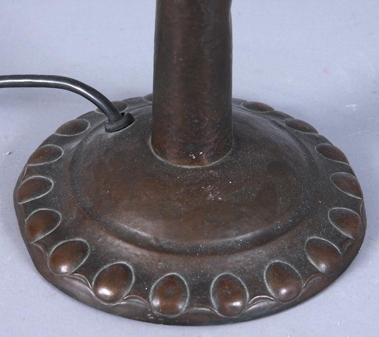 BORDSLAMPA, s k "Strindbergslampa", jugend, 1900-talets fösta kvartal.