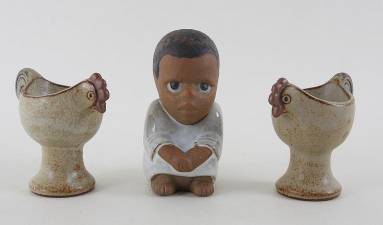 FIGURIN och ÄGGKOPPAR, ett par. Stengods, Lisa Larson.
