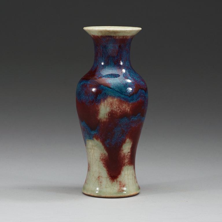 A flambe glazed vase, late Qing dynasty.