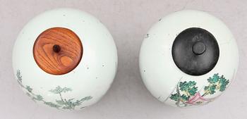 BOJANER, 2 st, porslin, ostindiska, 1900-tal.