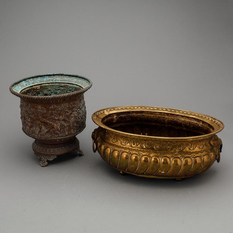 YTTERFODER OCH JARDINIERE, koppar och mässing, 1800/1900-tal.