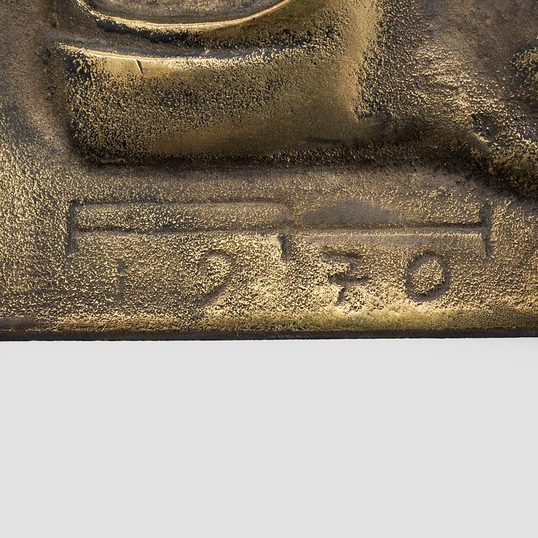 Armas Hutri, ovenkolkutin, pronssia, signeerattu massaan AH ja päivätty 1970.