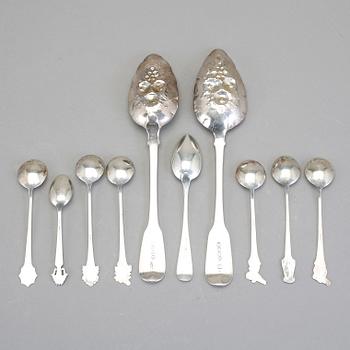 PARTI SILVER, 24 delar. Silver.  Bl a James & William Marshall, Edinburgh 1860. Tot ca 420 g.