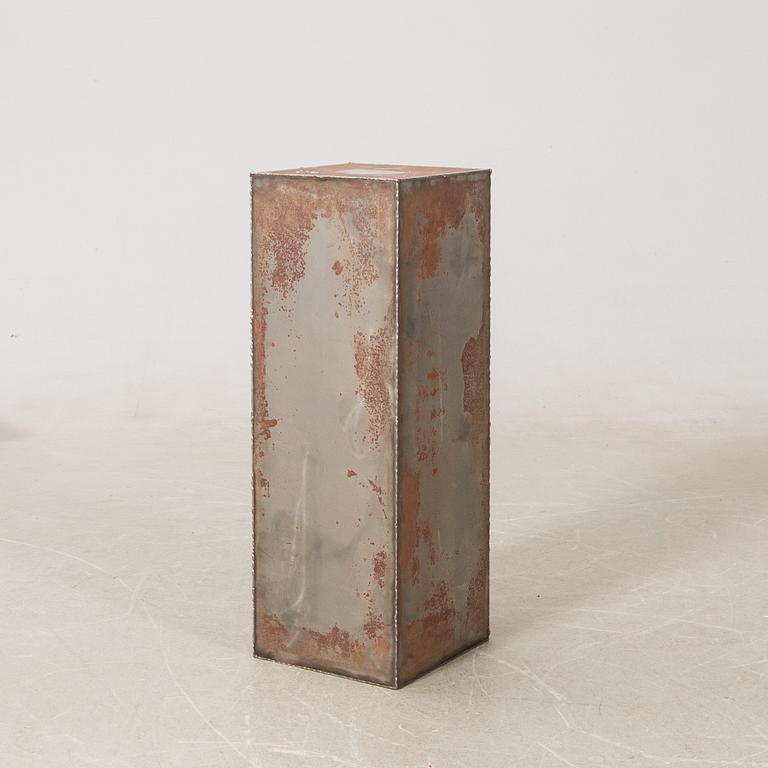 Pedestal modern manufacture.