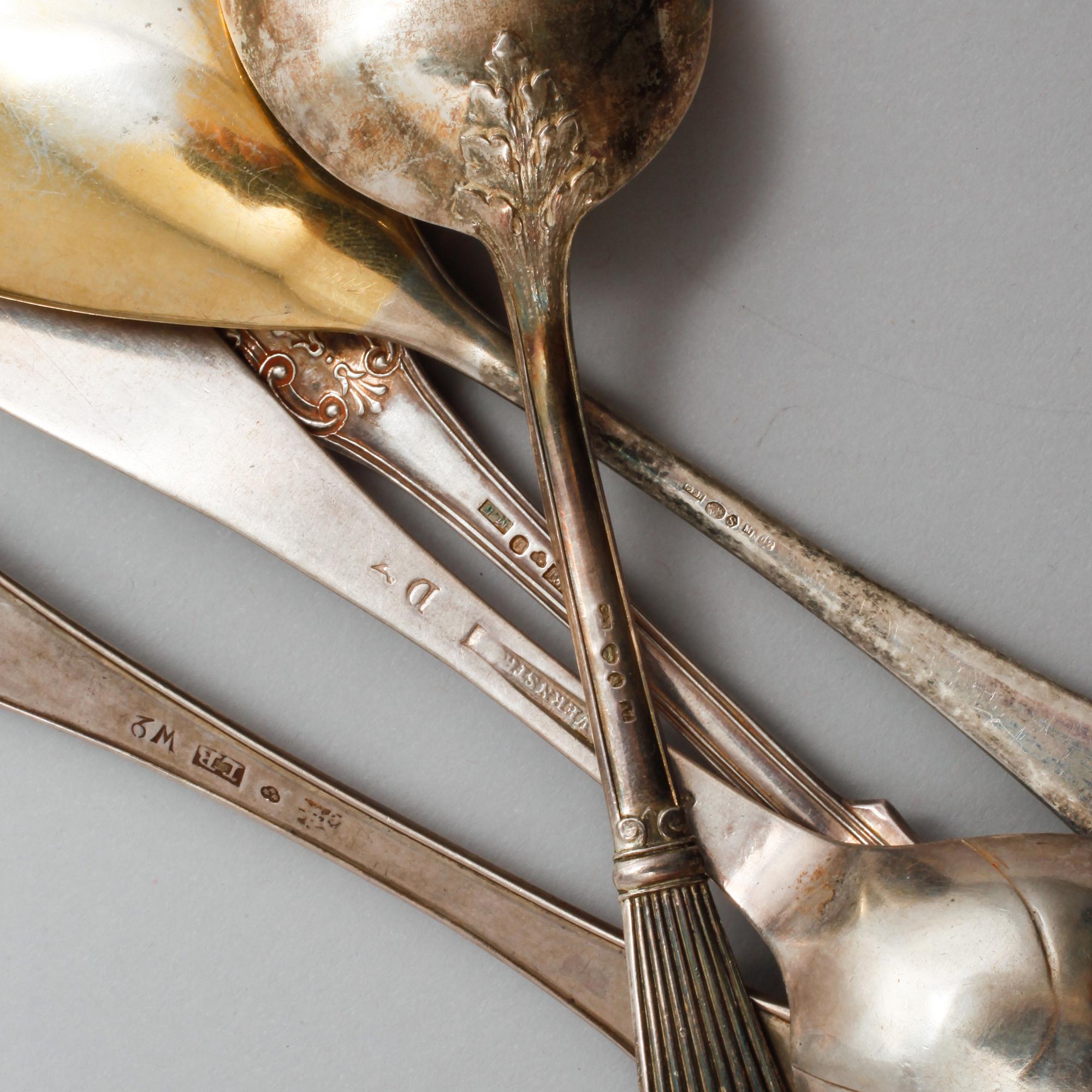 PARTI BESTICK, silver, 31 delar, diverse svenska/danska stämplar, 1800/tidigt 1900 talet, vikt 1122g.
