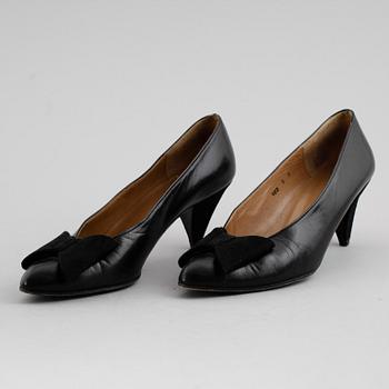 DAMSKOR, 3 par, Charles Jourdan och Bruno Magli.