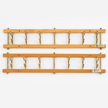 Klädhängare, ett par, "Dekorativ", Skoglunds metallgjuteri, Anderstorp, 1900-talets mitt.