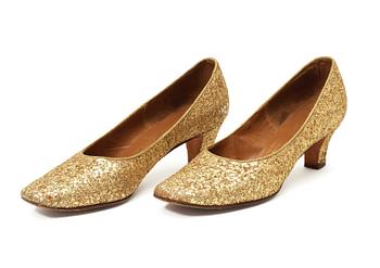 711. A pair of lady shoes by Elsa Schiaparelli.