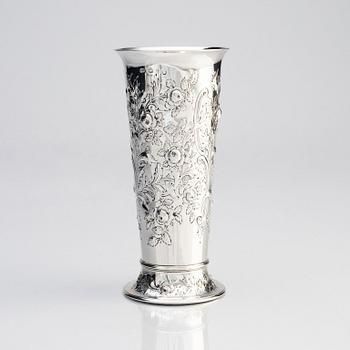 A British silver beaker, mark of Thomas Whipham, London 1781.